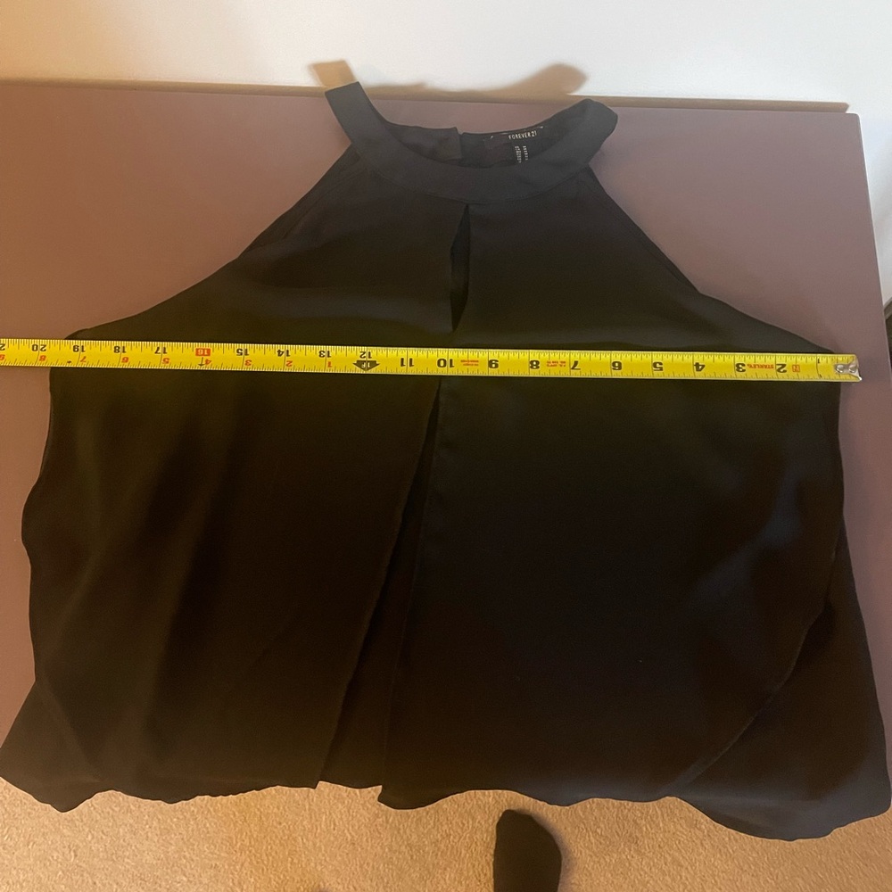 Forever 21 Black Halter Top (US M) 2025 Must-Have! 🖤 - Picture 6 of 8
